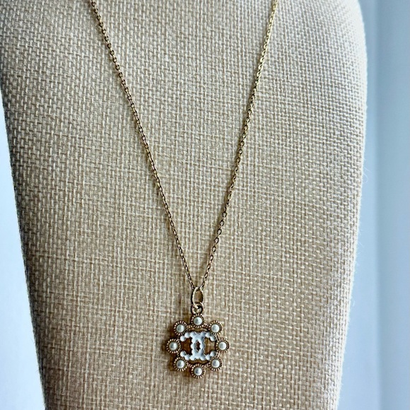 Chanel repurposed pendant necklace - Picture 3 of 8